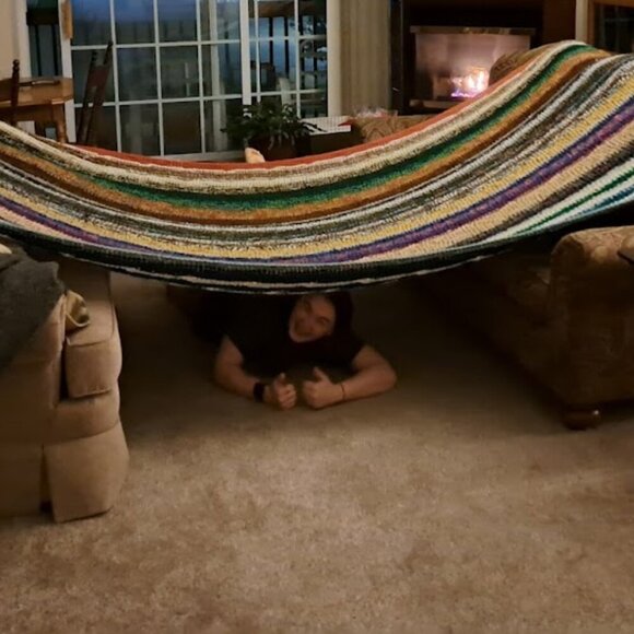 Extra large unique handmade large knitted soft cozy blanket - perfect for family - Picture 3 of 9